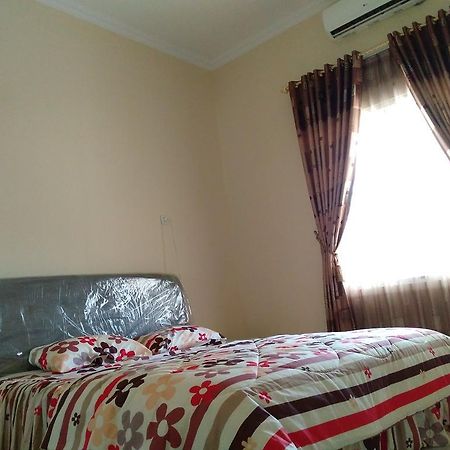 Jasmine Park Guest House Semarang Esterno foto