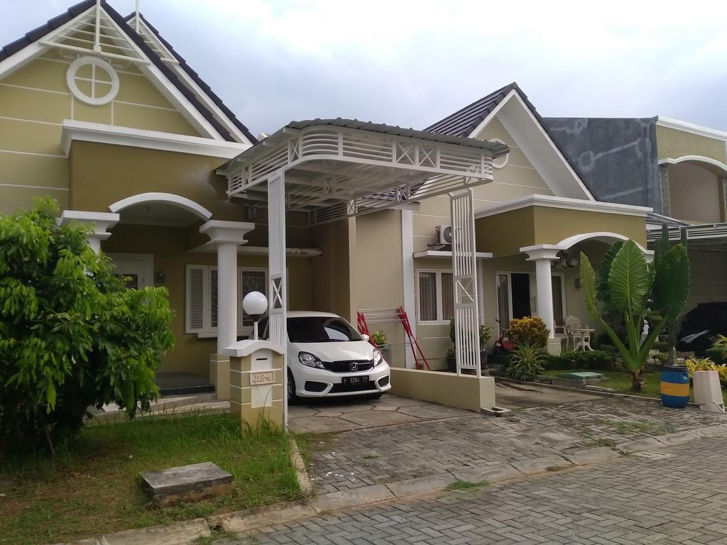Jasmine Park Guest House Semarang Esterno foto