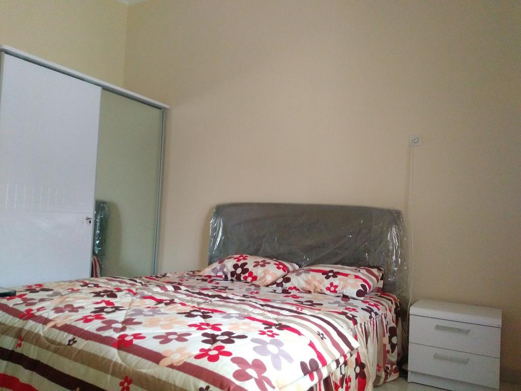 Jasmine Park Guest House Semarang Esterno foto