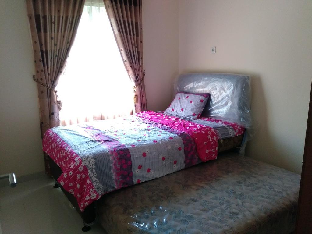 Jasmine Park Guest House Semarang Esterno foto