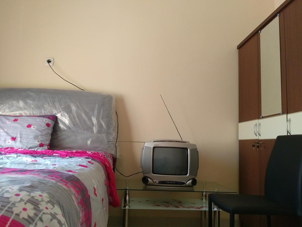 Jasmine Park Guest House Semarang Esterno foto