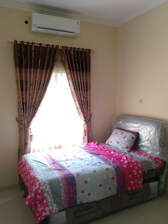 Jasmine Park Guest House Semarang Esterno foto