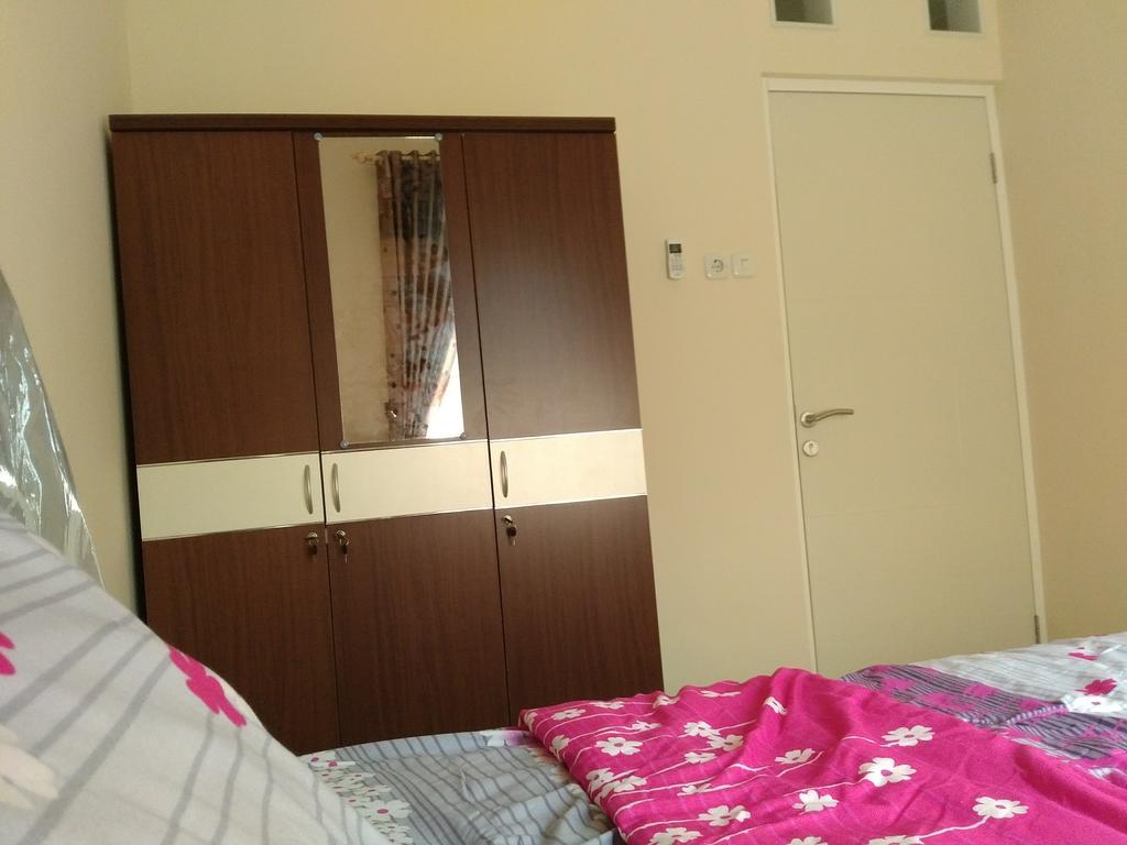 Jasmine Park Guest House Semarang Esterno foto