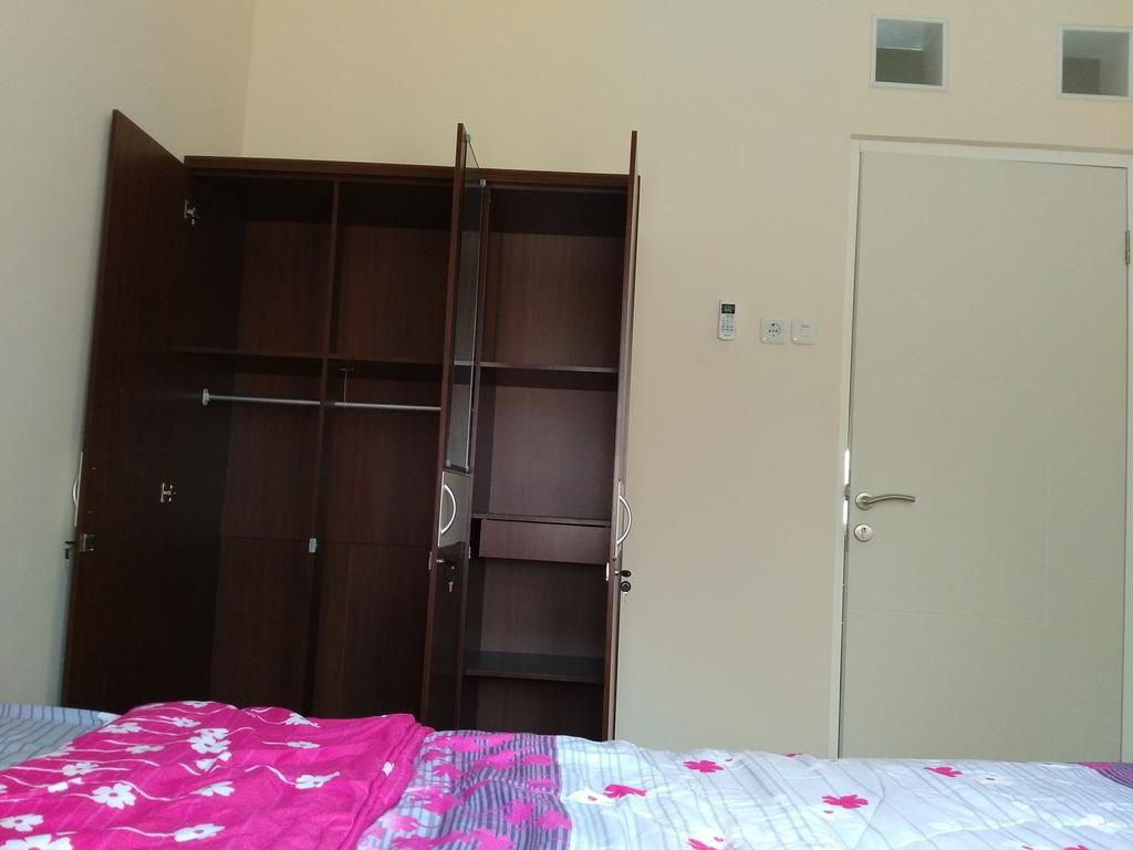 Jasmine Park Guest House Semarang Esterno foto