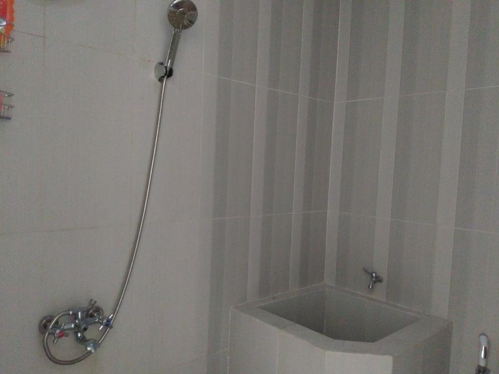 Jasmine Park Guest House Semarang Esterno foto