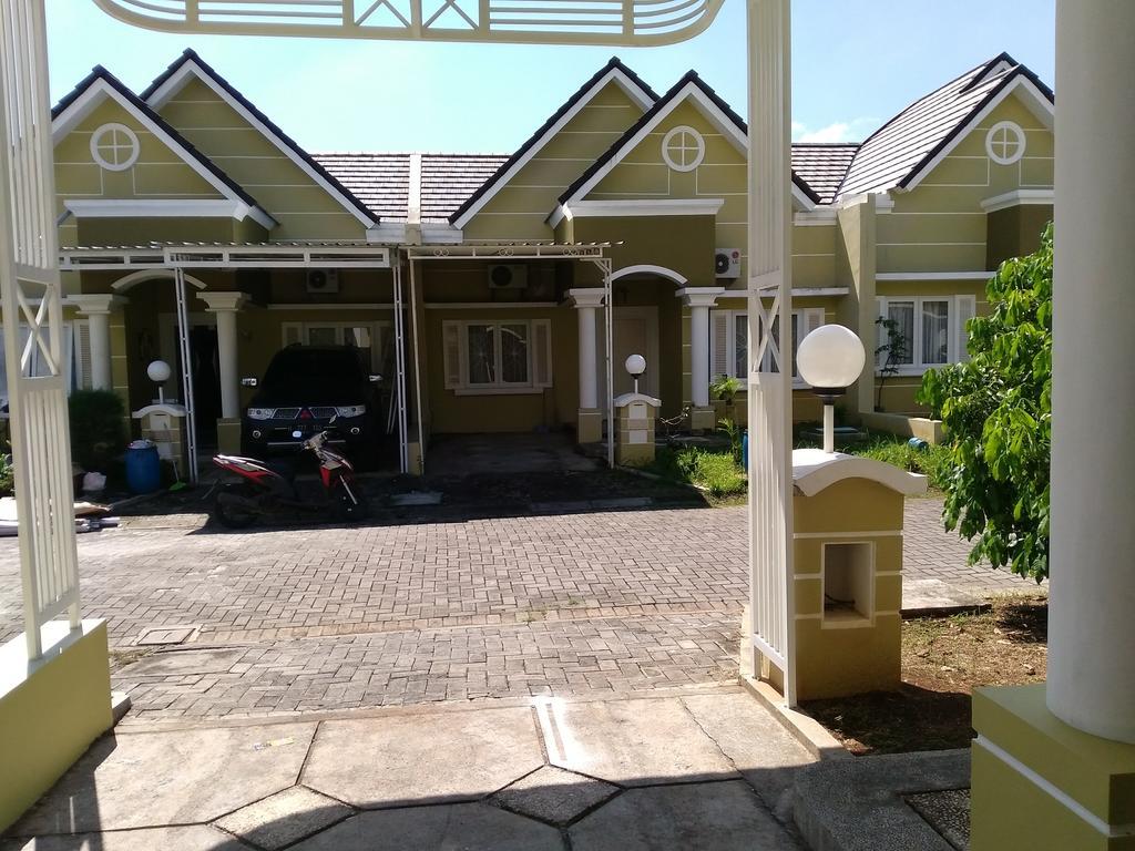 Jasmine Park Guest House Semarang Esterno foto