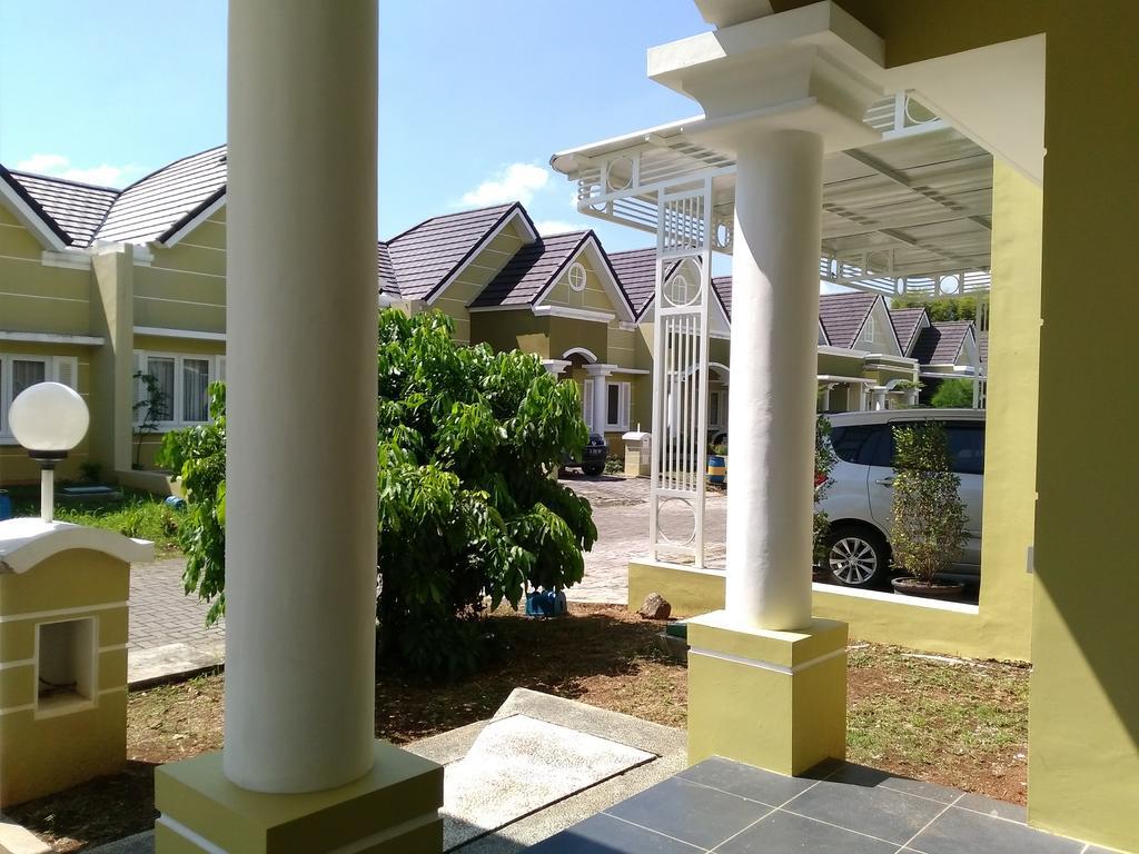 Jasmine Park Guest House Semarang Esterno foto