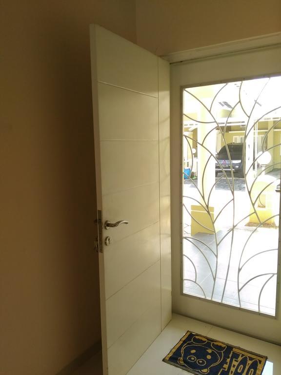 Jasmine Park Guest House Semarang Esterno foto