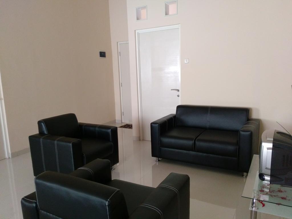 Jasmine Park Guest House Semarang Esterno foto