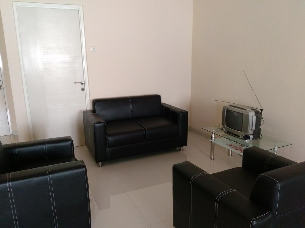 Jasmine Park Guest House Semarang Esterno foto