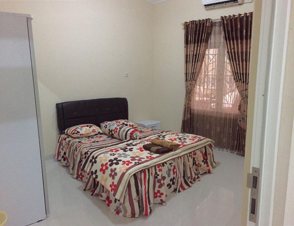 Jasmine Park Guest House Semarang Esterno foto